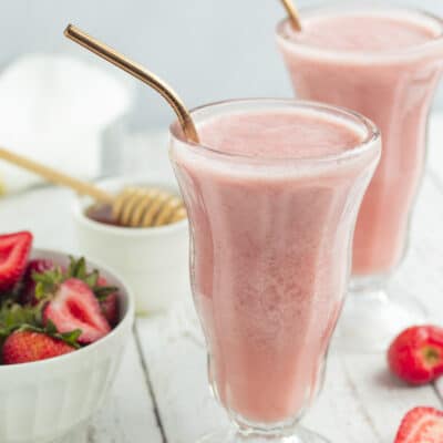 4 Ingredient strawberry smoothie – (dairy free)
