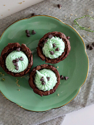 above photo of Irish cream brownie bites on a green plate with chocolate chips